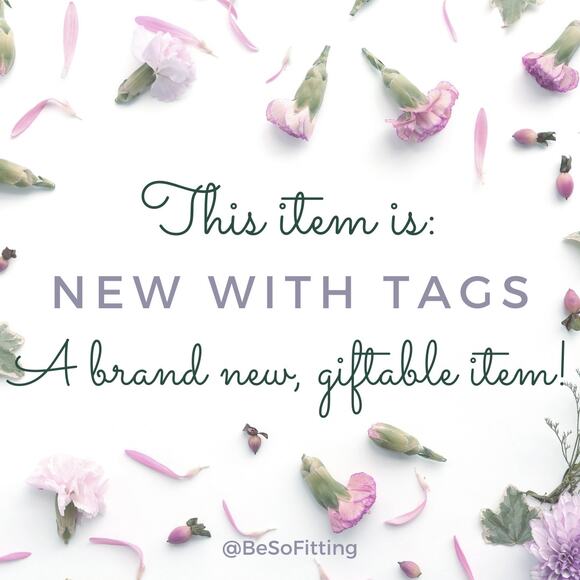 V-Neck Scrub Top Purple Abstract Pattern Short Sleeve Small NEW - Picture 5 of 7